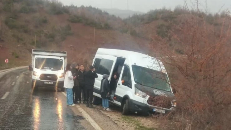 Şırnak-Siirt kara yolunda yoldan çıkan minibüste 1 kişi yaralandı