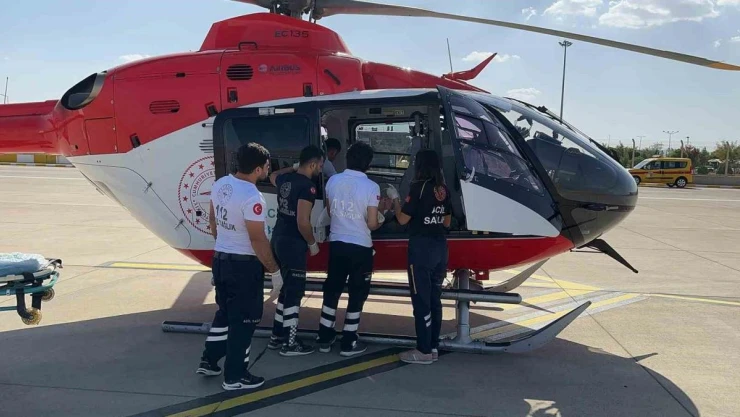 Şırnak'ta ambulans helikopter 8 aylık Berfin için havalandı