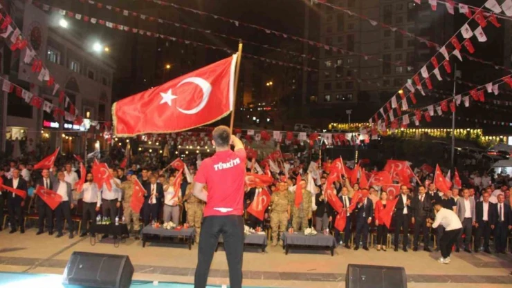 Şırnak'ta binlerce kişi '15 Temmuz Demokrasi ve Milli Birlik Günü' nöbetine katıldı