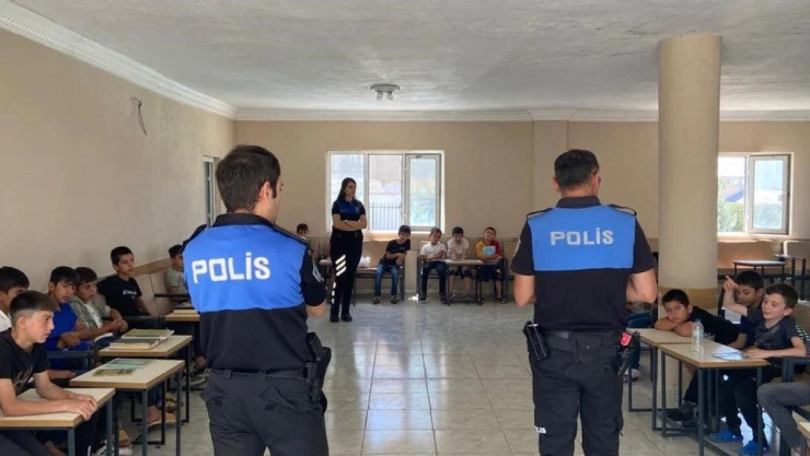 Şırnak'ta polisten Kur'an kursu öğrencilerine seminer