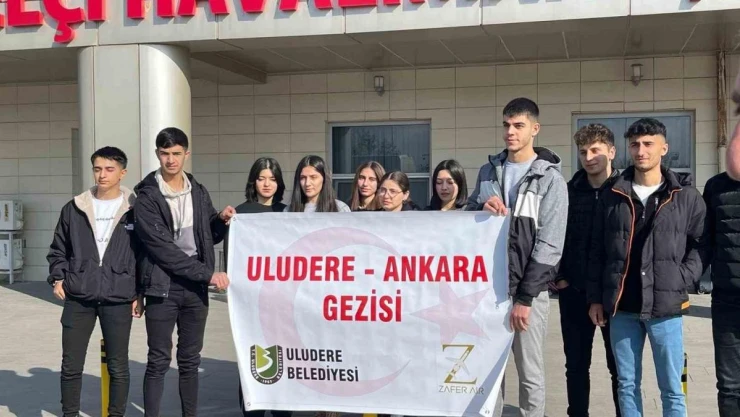 Sosyal medyadan geziye gitmek istediklerini bildiren öğrenciler, Ankara'ya gönderildi