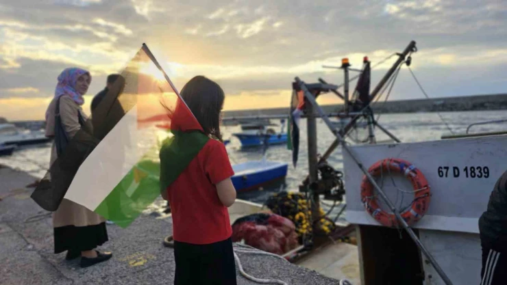Sumud Filosu'na destek için Zonguldak'tan Karadeniz'e açıldılar