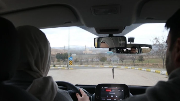 Sürücü kursu eğitmeninden güneş görmeyen noktalarda gizli buzlanma uyarısı