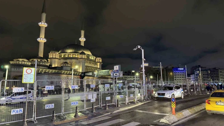 Taksim'de 1 Mayıs tedbirleri için kapatılan yollar açılmaya başladı