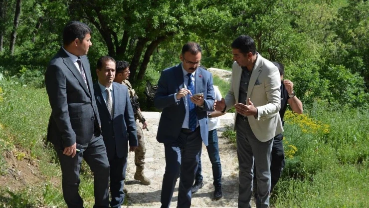 Tarihi Taş Köprü definecilerin hedefi oldu