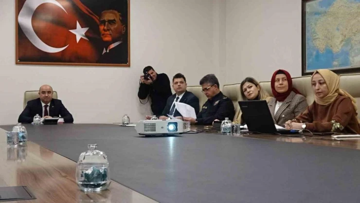 Tavşanlı Kaymakamlığında kadına ve çocuklara şiddet konuları görüşüldü