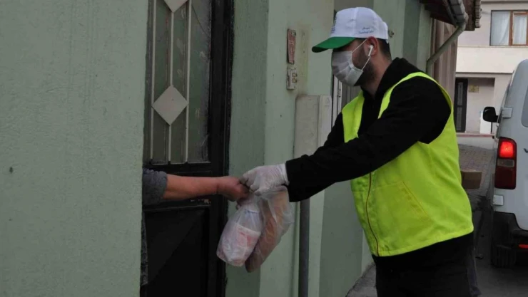 Tepebaşı'nda 53 bin porsiyon yemek ihtiyaç sahiplerine ulaştırıldı