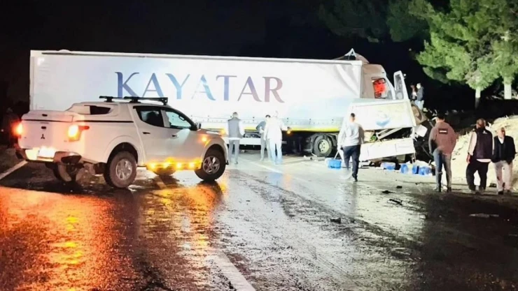 Tır ile transit çarpıştı:1 ölü, 3 yaralı