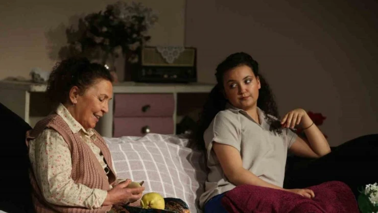 Tiyatro oyununda sürpriz evlilik teklifi