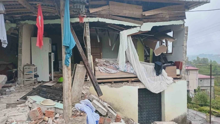Trabzon'da tüp patlaması sonucu ev çöktü: 1 yaralı