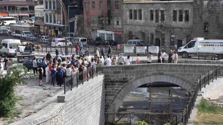 Tren yolcuları Bitlis'in doğal ve tarihi mekanlarını gezdi