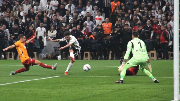Trendyol Süper Lig: Beşiktaş: 2-Galatasaray: 1