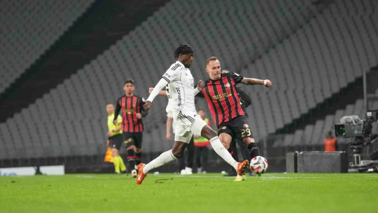 Trendyol Süper Lig: Fatih Karagümrük: 0 - Beşiktaş: 2