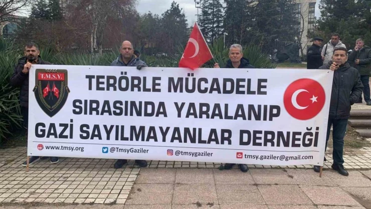 TÜGŞAV'dan 'DEM Parti kapatılsın' eylemi