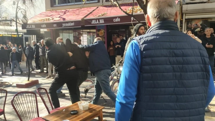 Tunceli'de sınır ötesi operasyonları protesto eden DEM Partililere müdahale: 6 gözaltı