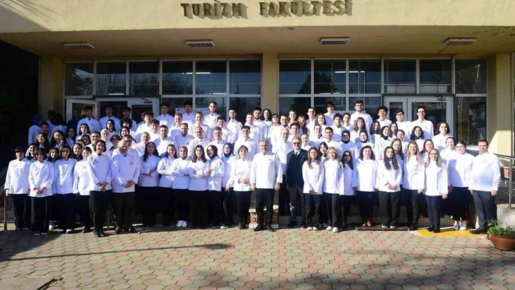 Turizm Fakültesinde 'Geleneksel Ceket Giyme Töreni'