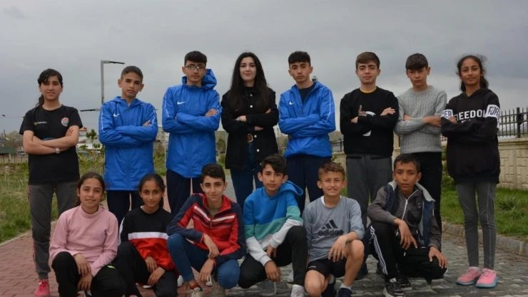 Türkiye dördüncüsü olan atletizm takımına baklava ikramı