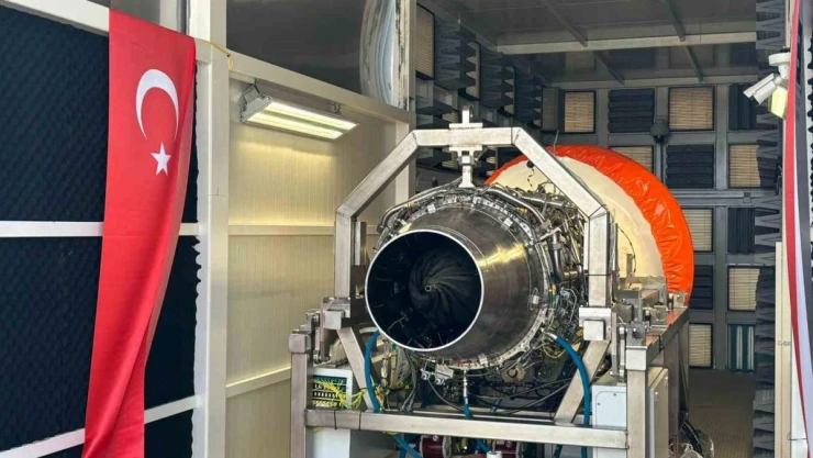 Türkiye'nin ilk askeri uçak motoru başarıyla ateşlendi