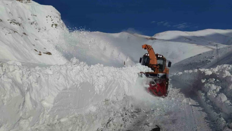 Turuncu elbiselilerin kar mesaisi