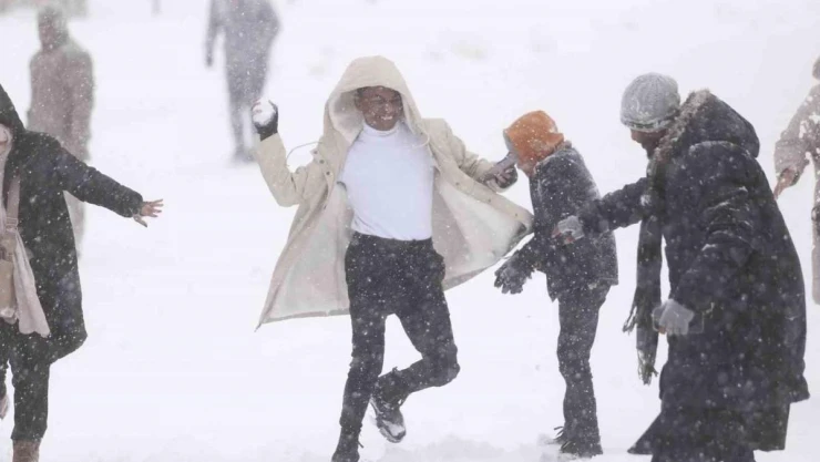 Uludağ'da kar sevinci