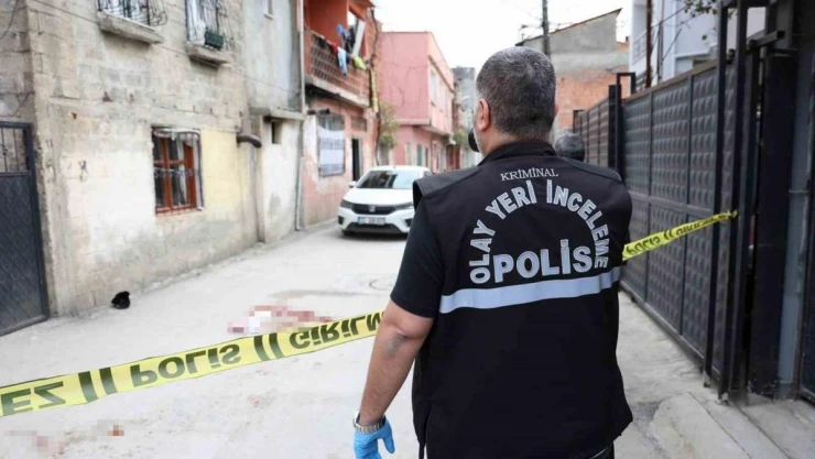 Uyuşturucu kullandığını öne sürdüğü kızını bıçakla ağır yaraladı