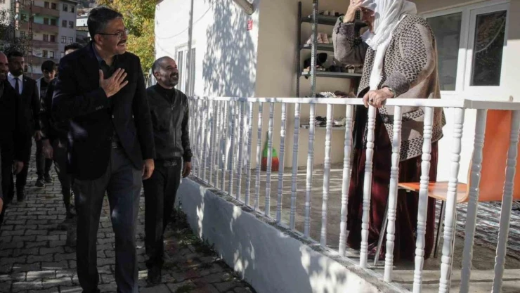 Vali Ali Çelik, halkın sorunlarını yerinde dinlemeye devam ediyor