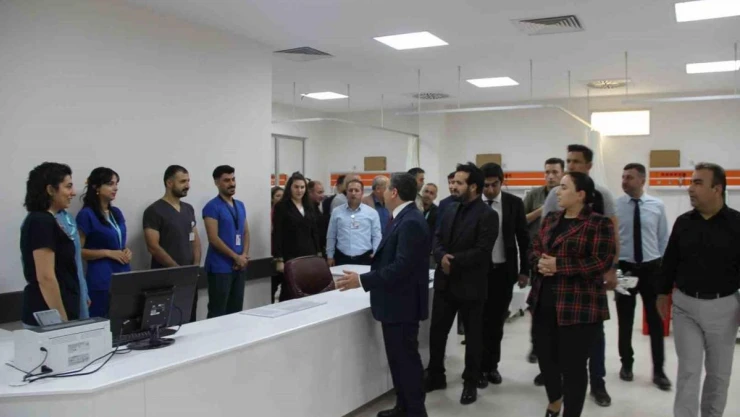 Vali Atay Cizre Devlet Hastanesi'nde çalışmalar hakkında bilgi aldı