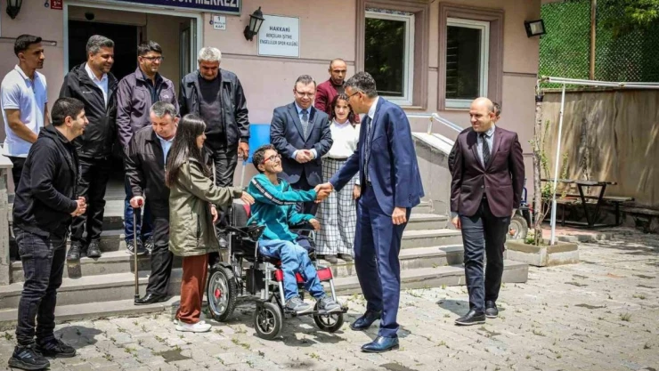 Vali Çelik: 'Sevginin önünden engel yoktur'