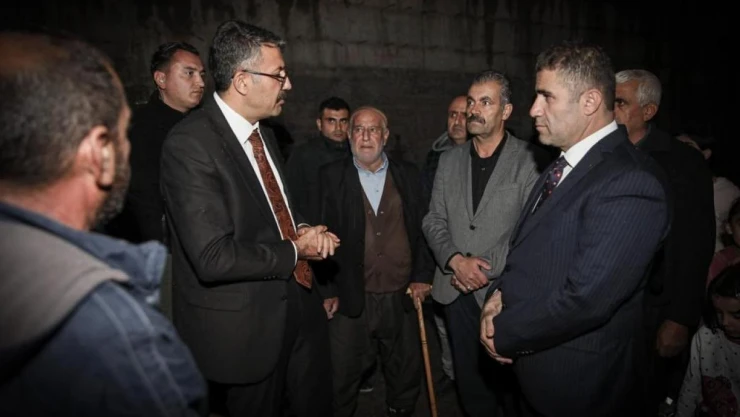 Vali Çelik, gece yarısı vatandaşların ayağına gitti