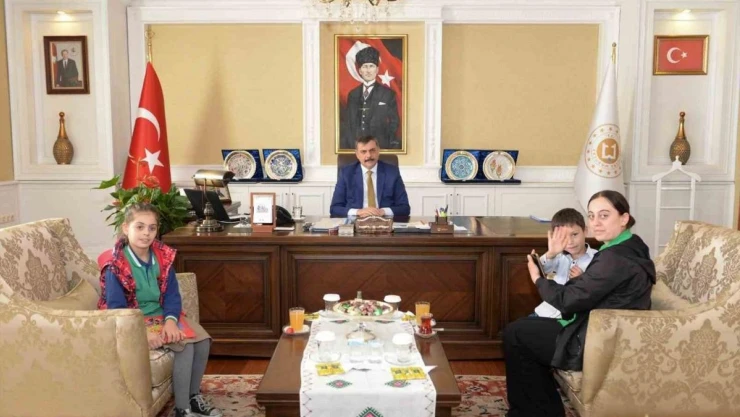 Vali Çiftçi Bera'yı makamında kabul etti