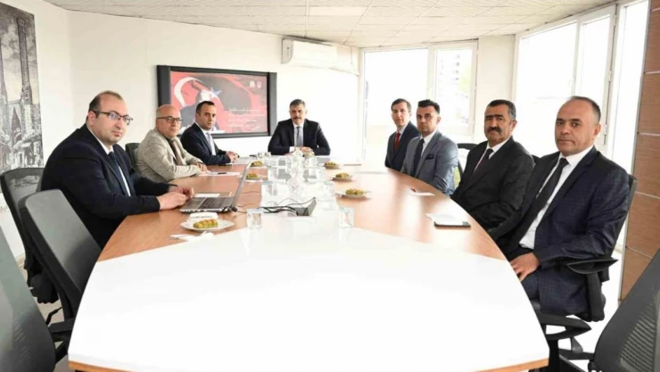 Vali Çiftçi'ye vakıftan bilgilendirme