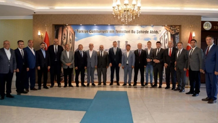 Vali Çiftçi'ye ziyaretçi akını