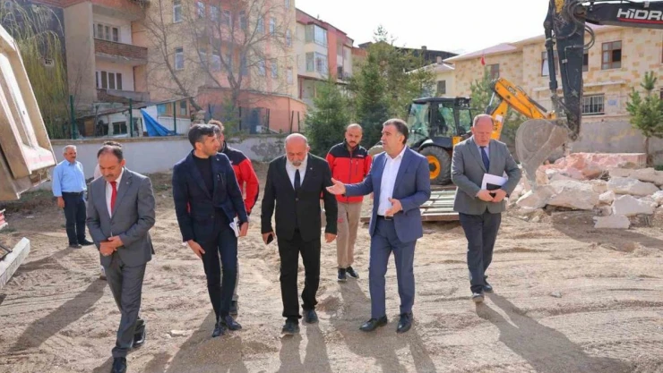 Vali Eldivan, satış mağazalarının proje çalışmalarını yerinde inceledi