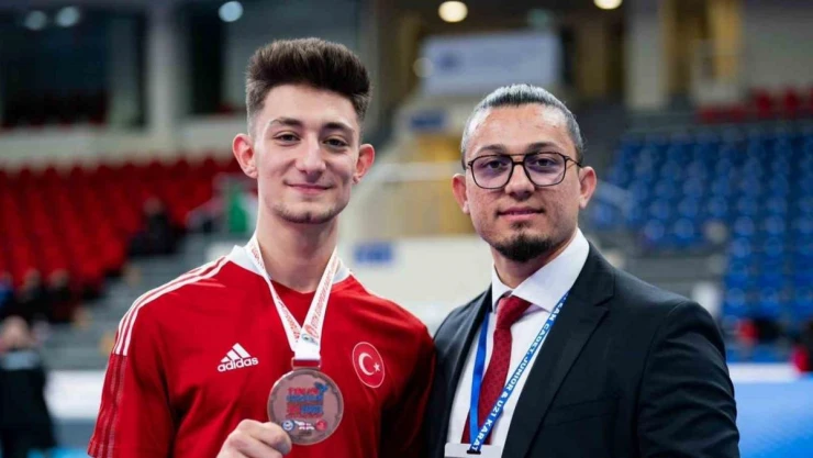 Vali Ergün'den Uşaklı sporcuya tebrik