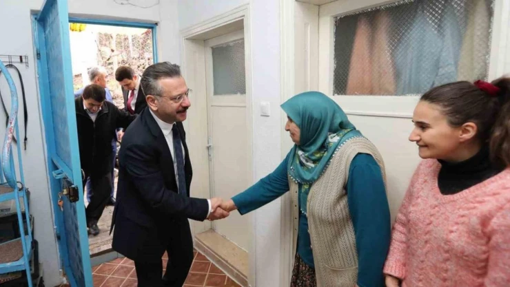 Vali Hüseyin Aksoy şehit ailesini ziyaret etti