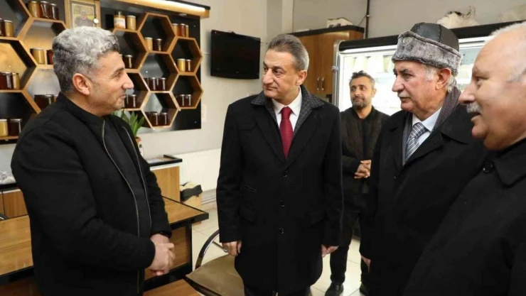 Vali Karaömeroğlu, Ahlat'ta esnafları ziyaret etti