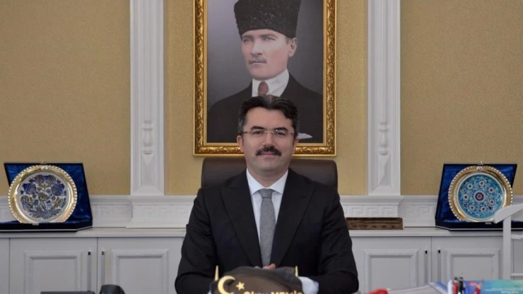 Vali Okay Memiş: 'Rahmet, mağfiret ve bereketin yaşandığı Ramazan Bayramı kutlu olsun'