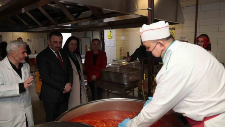 Vali Osman Hacıbektaşoğlu'ndan aşevine ziyaret