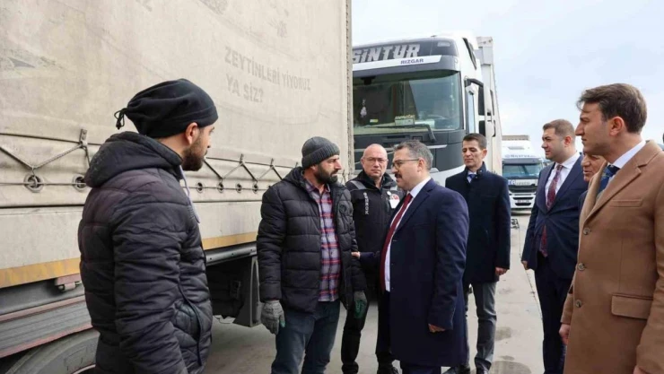 Vali Turan, Dilucu Gümrük Kapısı'nda incelemelerde bulundu