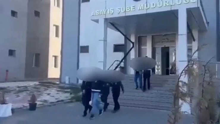 Van'da 13 adrese eş zamanlı operasyon: Aranması bulunan 10 kişi yakalandı