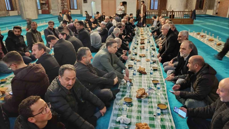 Van'da çorba, su ve ekmek sofrasında kardeşlik buluşması