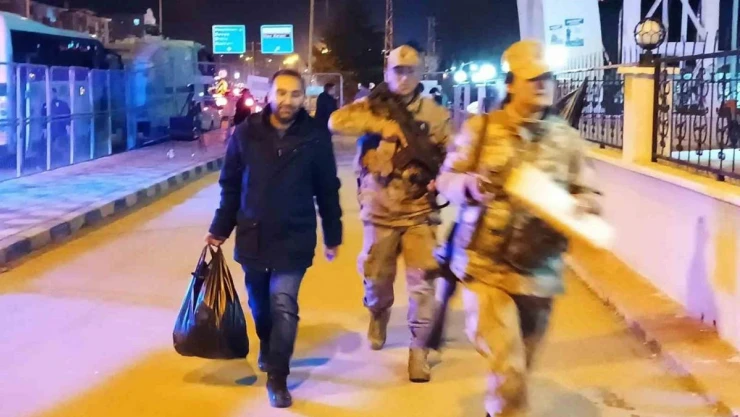 Van'da oy çuvalları seçim kuruluna getiriliyor