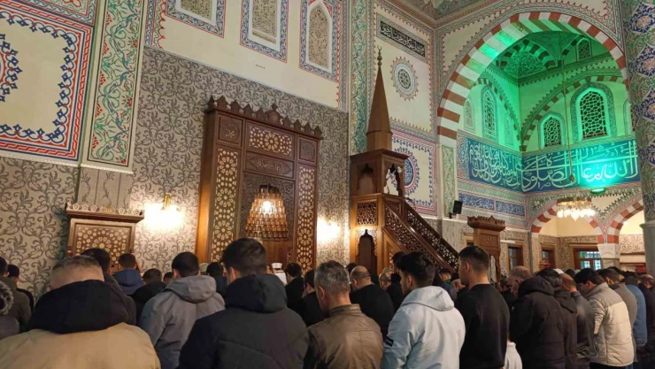 Van'da Ramazan ayının ilk teravih namazı kılındı