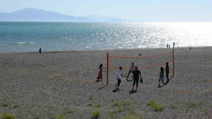 Van Gölü'nde su seviyesi yükseldi