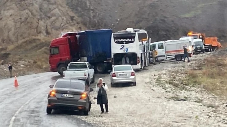 Yağış faciaya neden oldu: 3 ölü, 3 yaralı