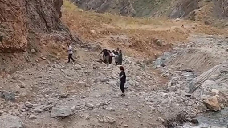 Yaylada rahatsızlanan kadın için helikopter havalandı