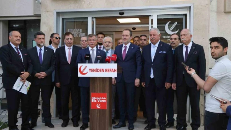 Yeniden Refah Partisi Genel Başkanı Erbakan ile Gelecek Partisi Genel Başkanı Davutoğlu bir araya geldi