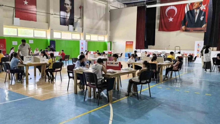 Yüksekova'da 75 öğrenci deneyap sınavına katıldı