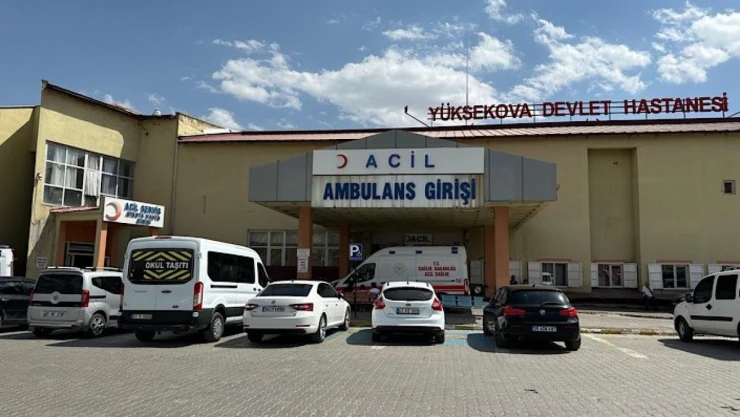 Yüksekova'da eşi tarafından bıçaklanan kadın ağır yaralandı