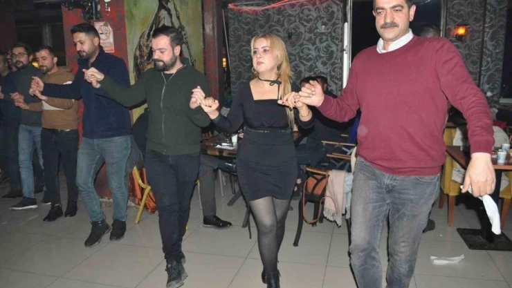 Yüksekova'da sağlık çalışanları moral gecesinde bir araya geldi